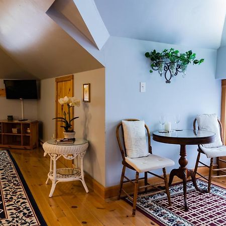 A Hidden Gem Bed And Breakfast Уиндзор Екстериор снимка